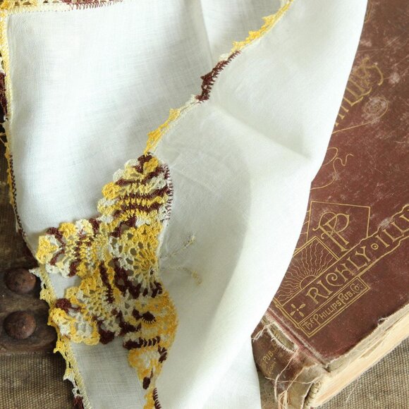 Vintage 1960s Handkerchief, Crochet Butterfly And Pale Yellow Linen Hankie - Picture 8 of 10